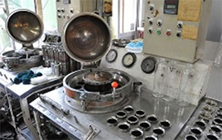 ビーカー染め小型の染色機の一例