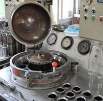 図8.試染め用小型染色機