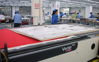 図14 裁断(CAM自動機)