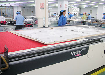 自動裁断機の一例