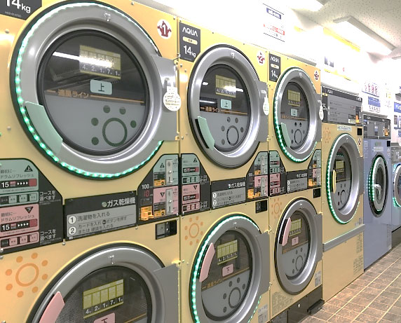 図8　コインランドリー設備の例