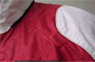 図13　スキーウエアのはっ水性低下の例