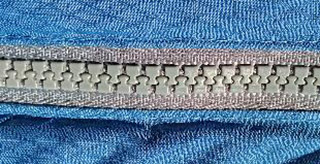 図6　樹脂ファスナー(射出成型ファスナー)