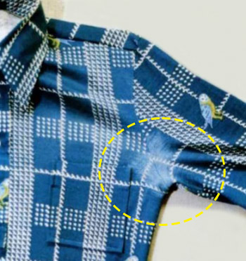 図11　ウールニットシャツ(脇部)の捺染柄反転現象