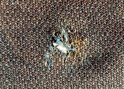 図4. 摩擦溶融による穴あき例