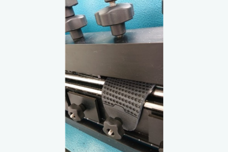 靴底の屈曲性 ROSS式屈曲試験機（ASTM D 1052準用）