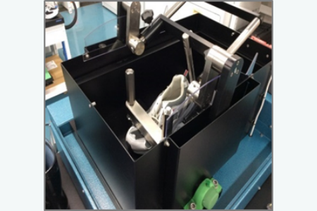 完成靴の屈曲試験（SATRA）