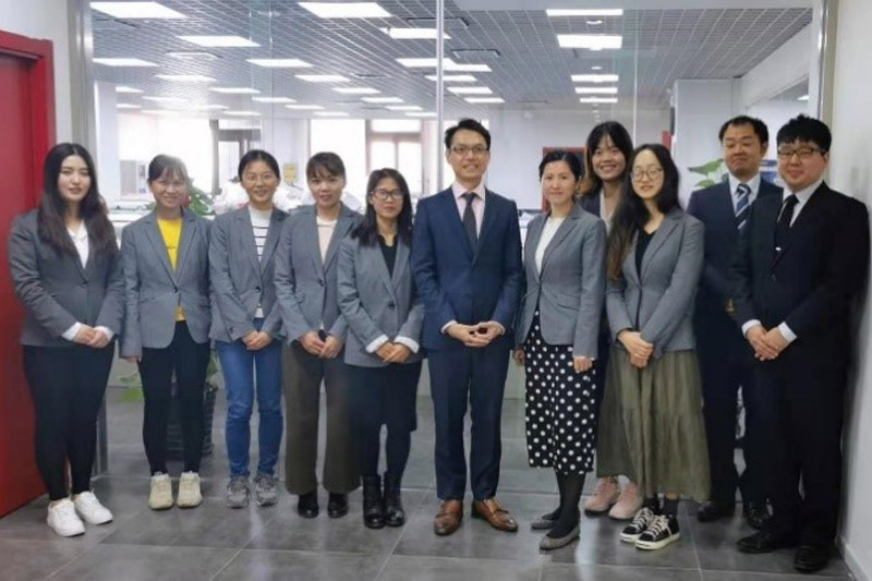 上海事業所スタッフと田部井さん