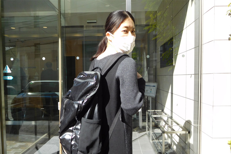 自慢のリュックを背負って