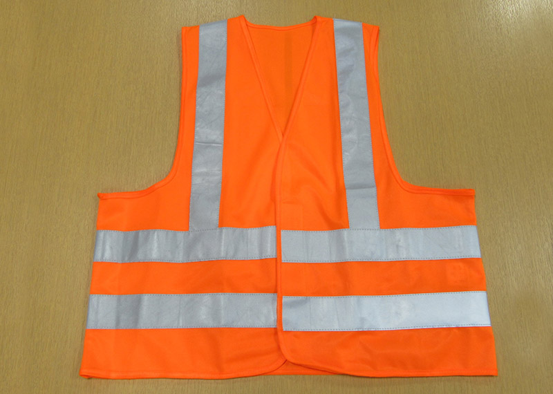 JIS T 8217に則って作成された高視認性安全服